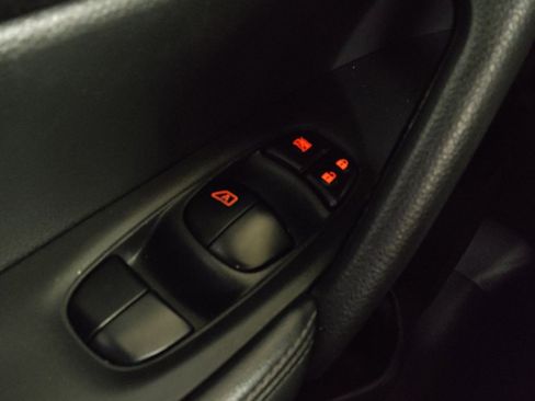 Used 2017 Nissan Rogue SV image 27