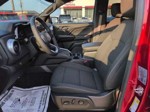 Used 2025 Chevrolet Colorado LT AWD/4WD image 9