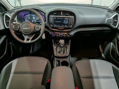 Used 2025 Kia Soul LX image 10