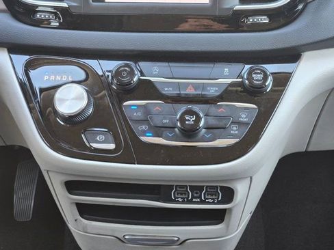 Used 2023 Chrysler Voyager LX image 17