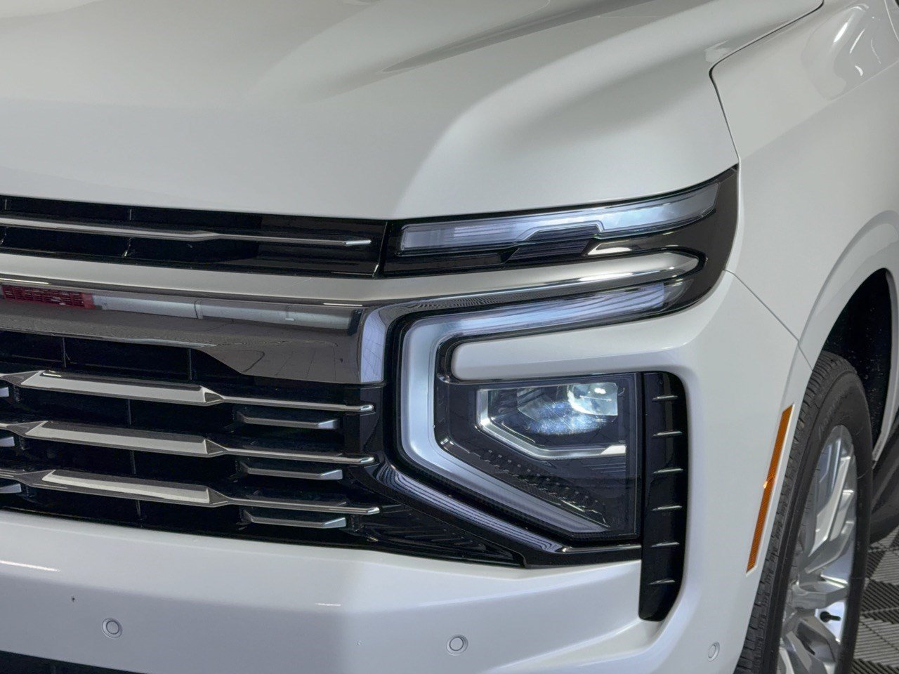 Used 2025 Chevrolet Tahoe Premier AWD/4WD image 12