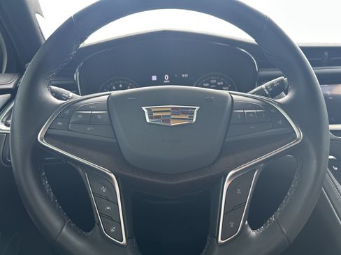 Used 2025 Cadillac XT5 Premium Luxury w/ Technology Package FWD image 17