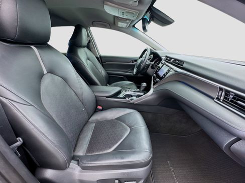 Used 2018 Toyota Camry XSE image 19