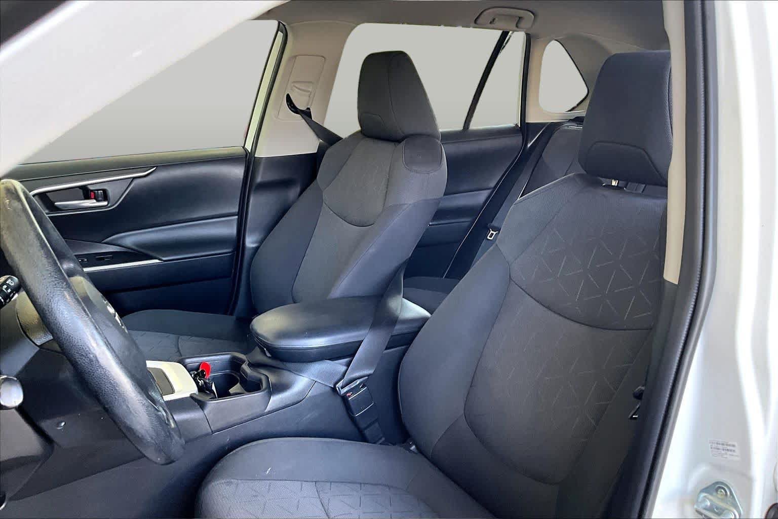 Used 2021 Toyota RAV4 XLE AWD/4WD image 8