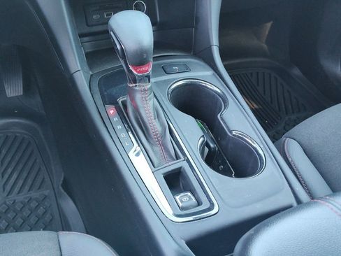 Used 2022 Chevrolet Equinox RS w/ Infotainment Package image 21