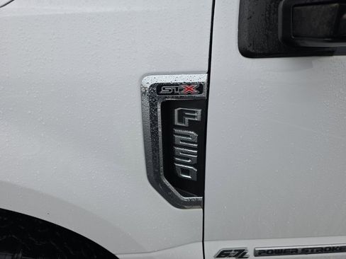 Used 2021 Ford F250 XL w/ STX Appearance Package image 10