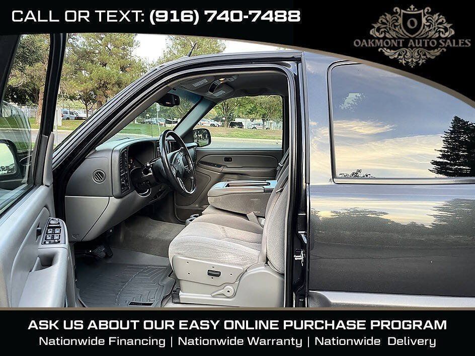 Used 2005 Chevrolet Avalanche Z71 w/ Preferred Equipment Group AWD/4WD image 18
