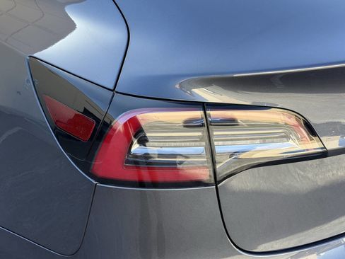 Used 2018 Tesla Model 3 Long Range RWD image 27