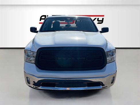 Used 2022 RAM 1500 Classic SLT image 2