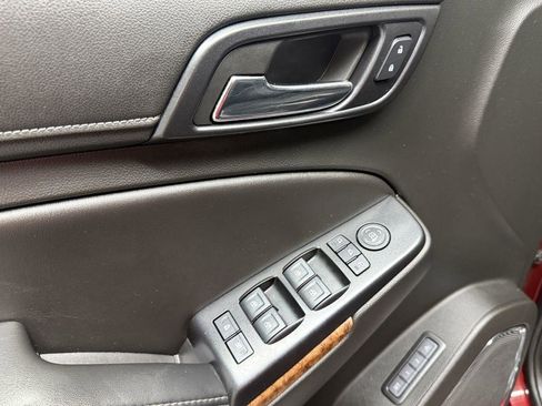 Used 2018 Chevrolet Suburban Premier AWD/4WD image 24