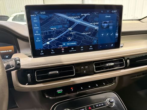 Used 2022 Lincoln Nautilus FWD w/ Premium Package image 19