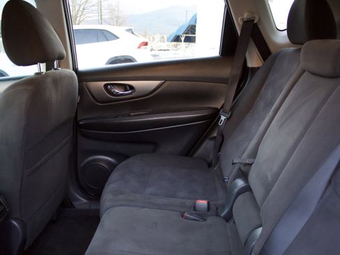 Used 2016 Nissan Rogue S w/ Appearance Package image 26