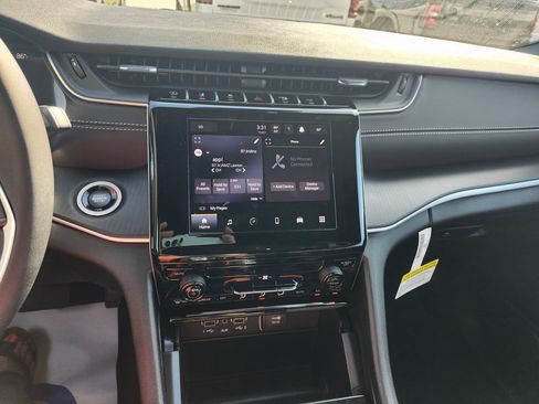 New 2025 Jeep Grand Cherokee Laredo X image 15