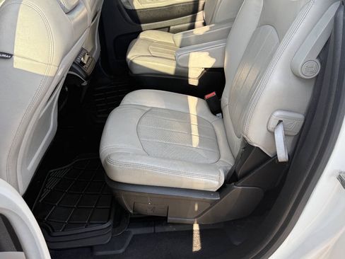 Used 2012 Chevrolet Traverse LTZ AWD/4WD image 11