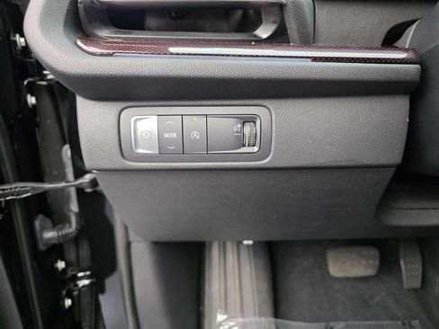 Used 2024 Chevrolet Traverse RS FWD image 27