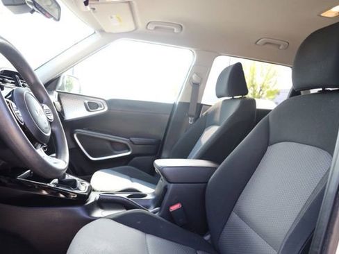 Used 2023 Kia Soul S FWD image 18