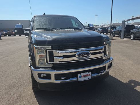 Used 2019 Ford F250 XLT w/ XLT Premium Package image 14