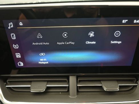 Used 2025 Chevrolet Trax RS w/ Sunroof Package image 4