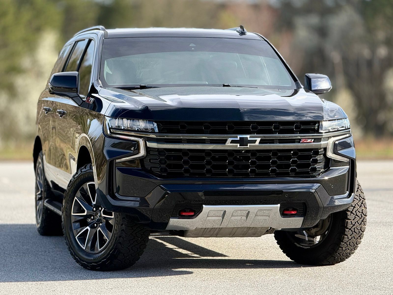 Used 2022 Chevrolet Tahoe Z71 w/ Luxury Package AWD/4WD image 3