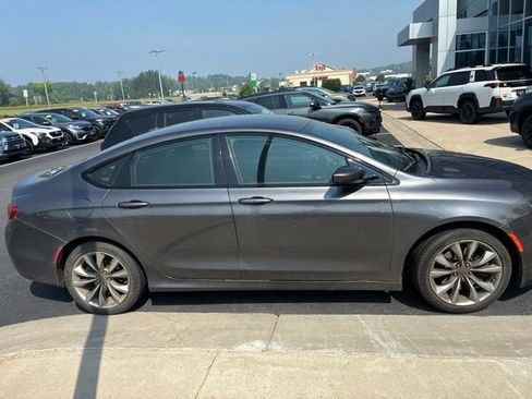 Used 2015 Chrysler 200 S FWD image 5