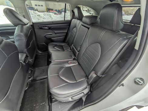 Used 2023 Toyota Highlander XLE image 20