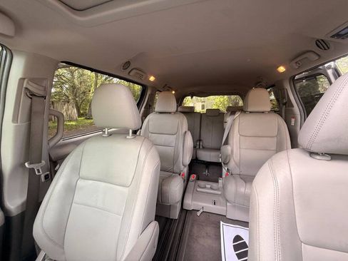 Used 2018 Toyota Sienna XLE w/ XLE Navigation Package FWD image 12