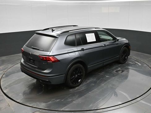 Used 2022 Volkswagen Tiguan SE R-Line image 27
