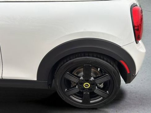Used 2024 MINI Cooper SE w/ Signature Upholstery Package image 34