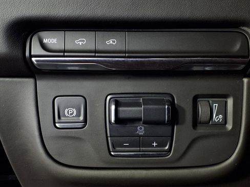 Used 2025 Cadillac Escalade ESV Sport Platinum image 21