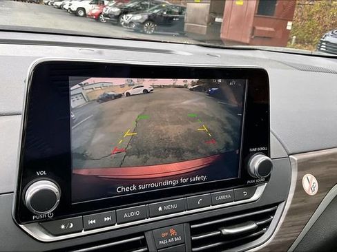 Used 2024 Nissan Altima 2.5 SV image 11