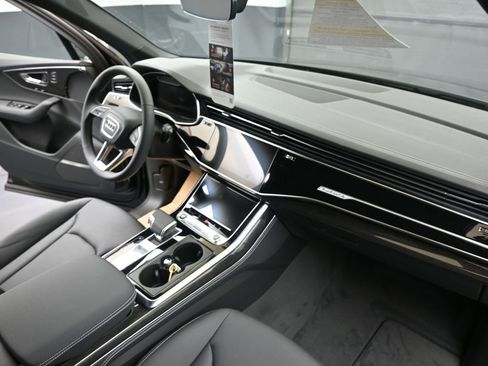 Used 2025 Audi Q7 3.0T Premium Plus w/ Premium Plus Package image 12