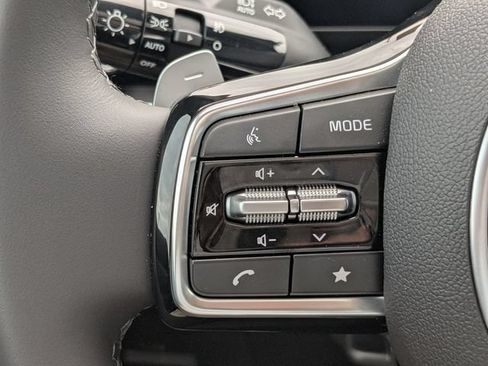 Certified 2025 Kia Carnival SX FWD image 28
