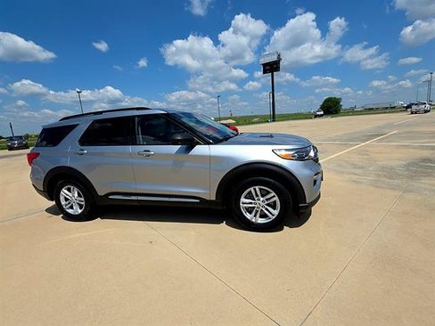 Used 2023 Ford Explorer XLT w/ Equipment Group 202A RWD image 6