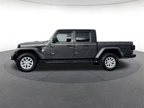 Used 2023 Jeep Gladiator Sport image 2