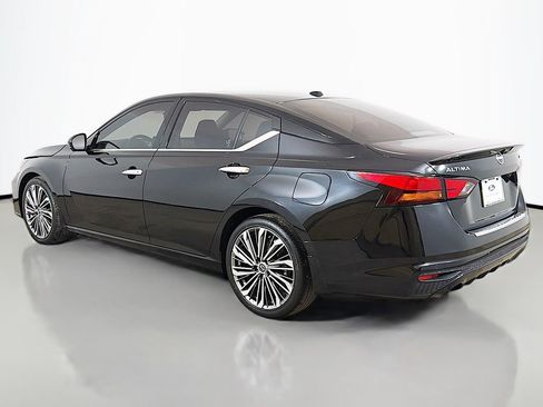 Used 2023 Nissan Altima 2.5 SL FWD image 9