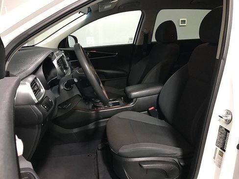 Used 2020 Kia Sorento FWD V6 image 11