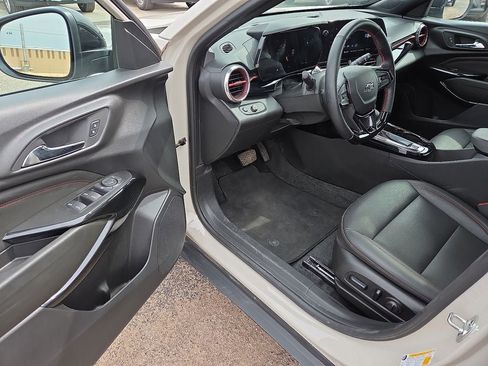 Used 2026 Chevrolet Trax RS w/ Sunroof Package FWD image 20
