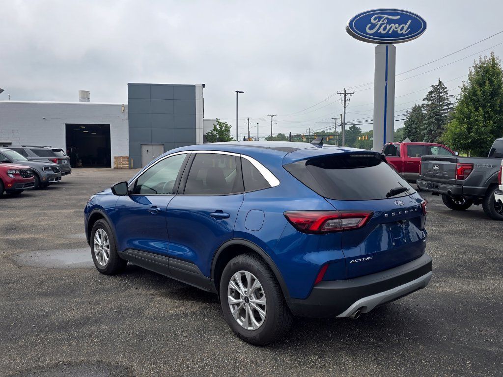 Certified 2023 Ford Escape Active AWD/4WD image 3