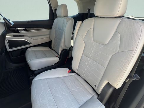 Certified 2022 Kia Telluride SX w/ SX Prestige Package AWD/4WD image 10