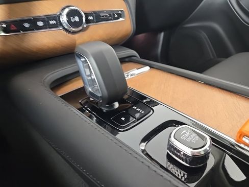 Certified 2024 Volvo XC90 B6 Plus w/ Protection Package Premier image 21