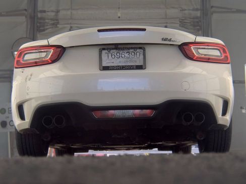 Used 2019 FIAT 124 Spider Abarth w/ Navigation & Sound Group RWD image 3
