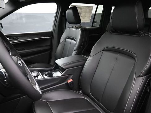 New 2026 Jeep Grand Cherokee Limited w/ Limited Altitude Package AWD/4WD image 13