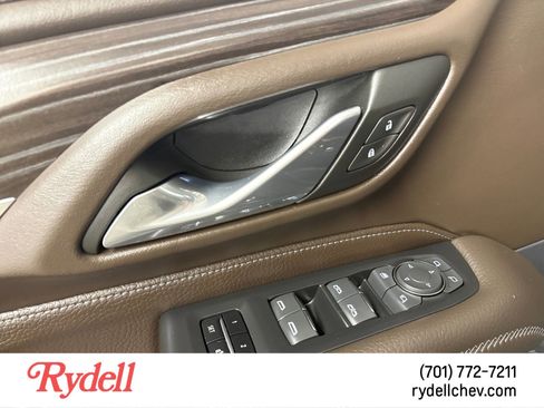 Used 2024 GMC Yukon Denali w/ Denali Reserve Package image 11