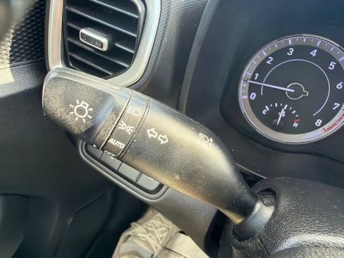 Used 2021 Hyundai Venue SEL FWD image 40
