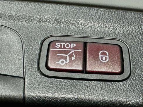 Used 2024 Mercedes-Benz GLE 350 4MATIC image 32