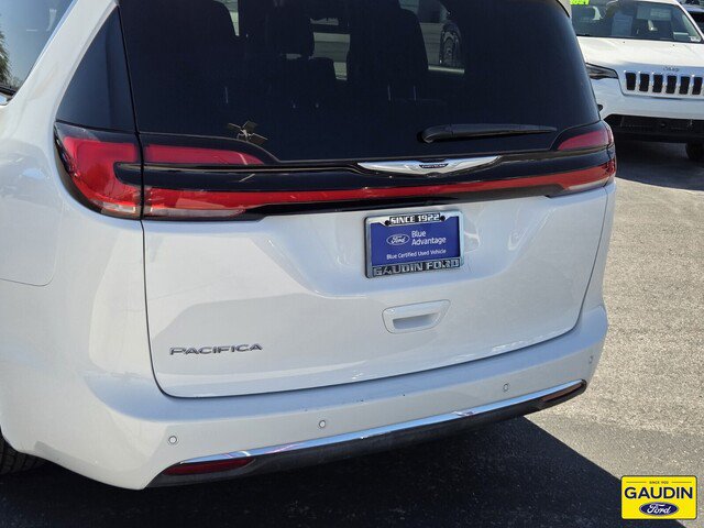 Used 2025 Chrysler Pacifica Select FWD image 6