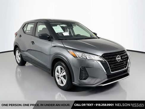 Certified 2025 Nissan Kicks Play S FWD image 3