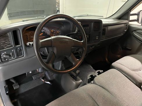 Used 2004 GMC Sierra 2500 W/T AWD/4WD image 11