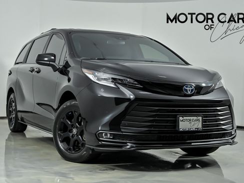 Used 2025 Toyota Sienna XLE Woodland Edition AWD/4WD image 1