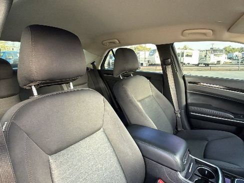 Used 2023 Chrysler 300 Touring w/ Sport Appearance Package RWD image 31